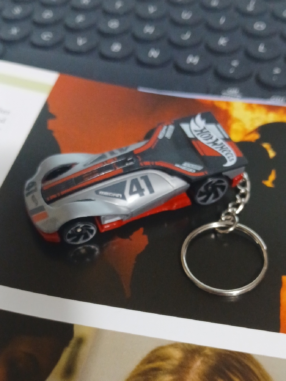 Rollin' Solo Hot Wheels Silver & Red Race Car Keychain